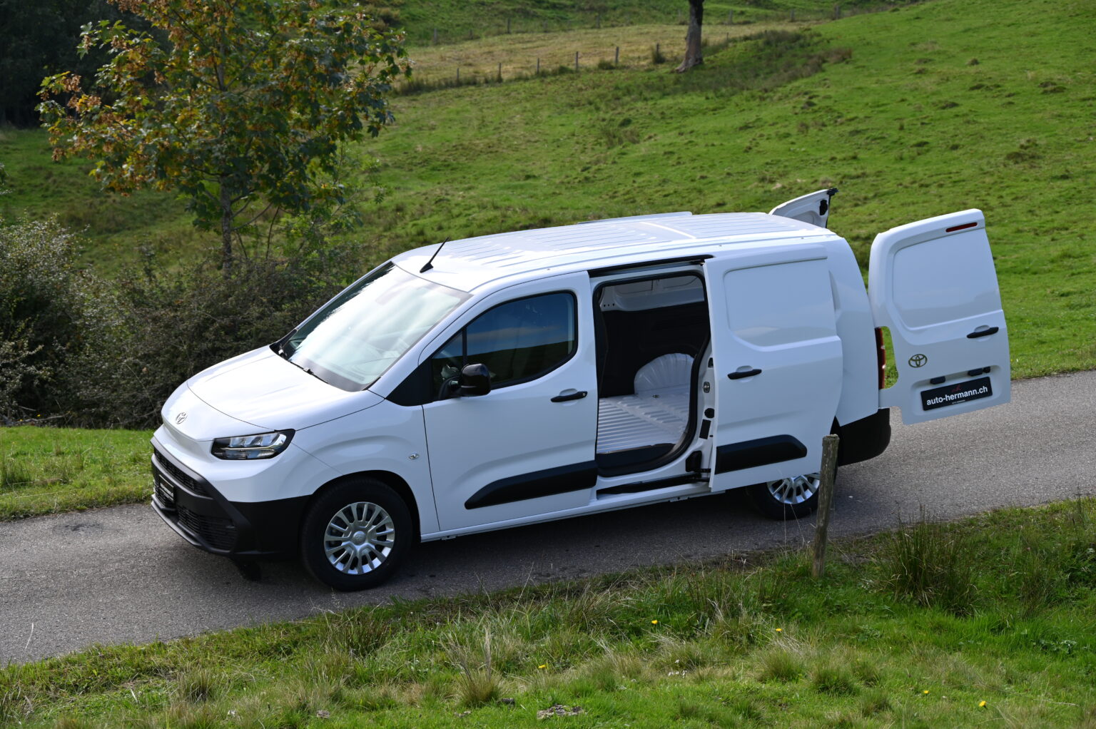 Toyota Proace City Electric – Praktisch, effizient, elektrisch - ah Auto Hermann AG - Ebnat-Kappel