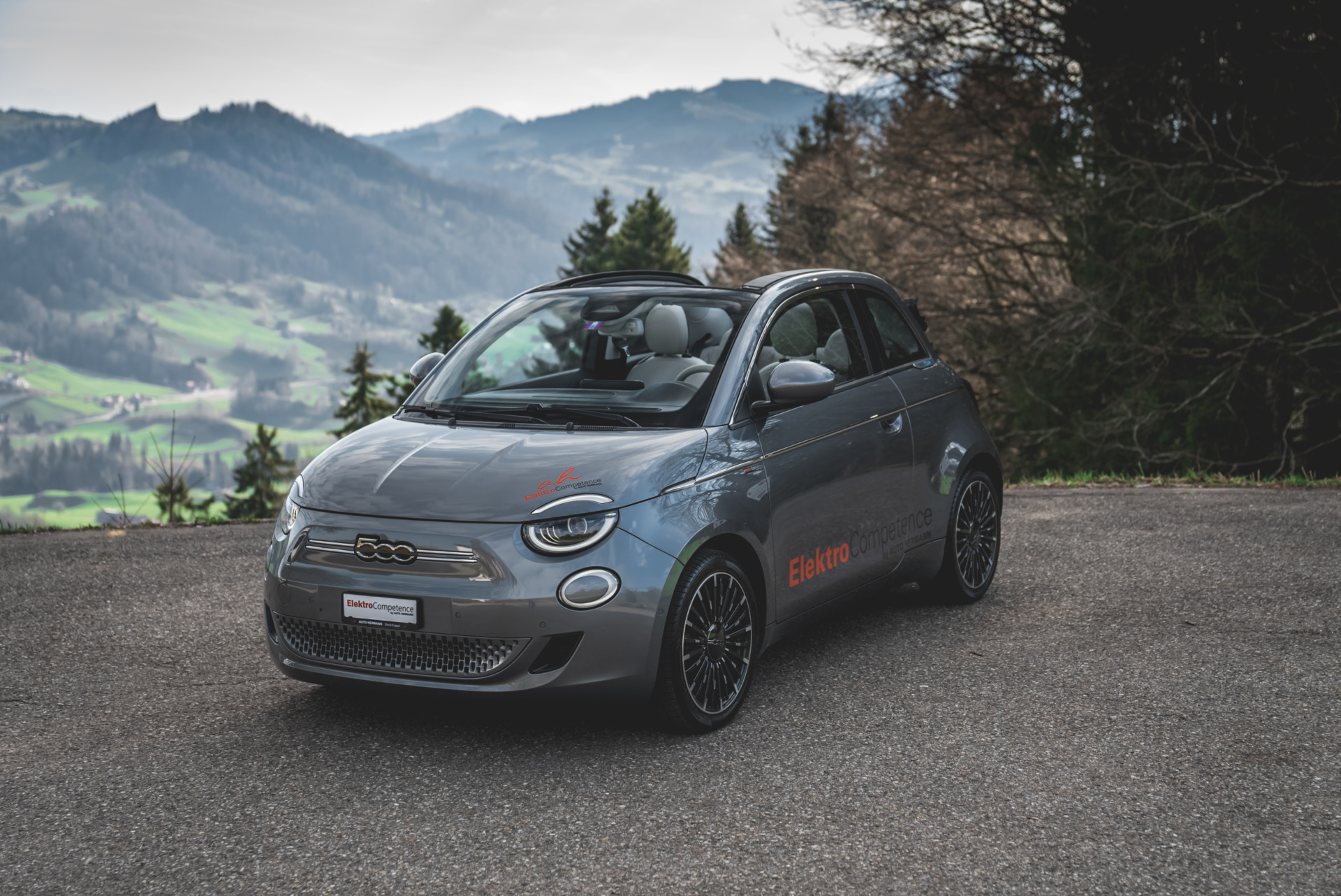 Fiat 500E - ah Auto Hermann - Wir glauben an eine Welt ohne Emissionen, die Zukunft ist elektrisch.