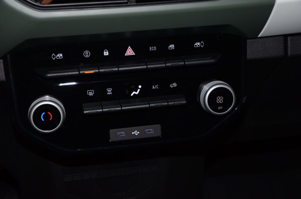 DACIA NEW Spring 27 kWh Extreme *CCS* - Vorlauffahrzeuge