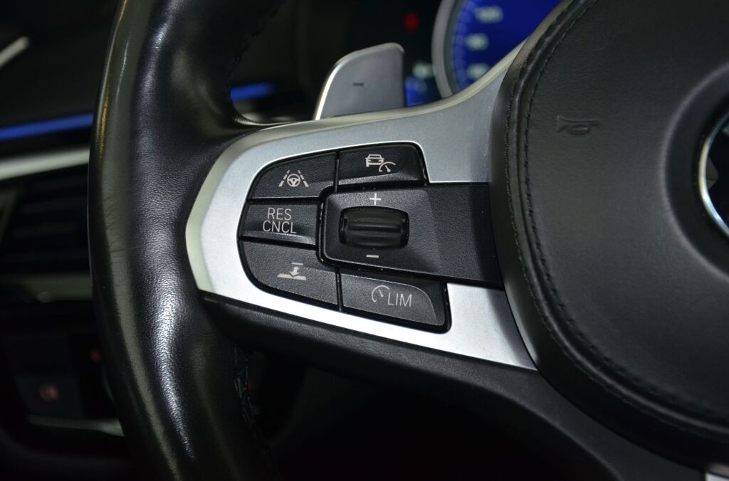 BMW M550i xDrive Steptronic - Ebnat-Kappel