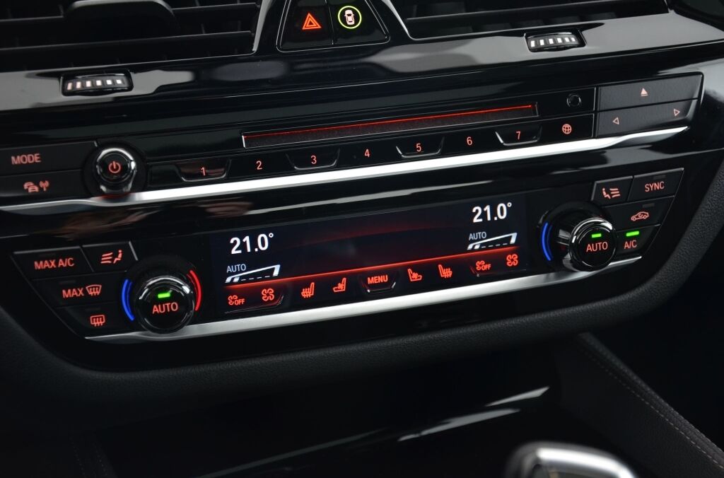 BMW M550i xDrive Steptronic - Ebnat-Kappel