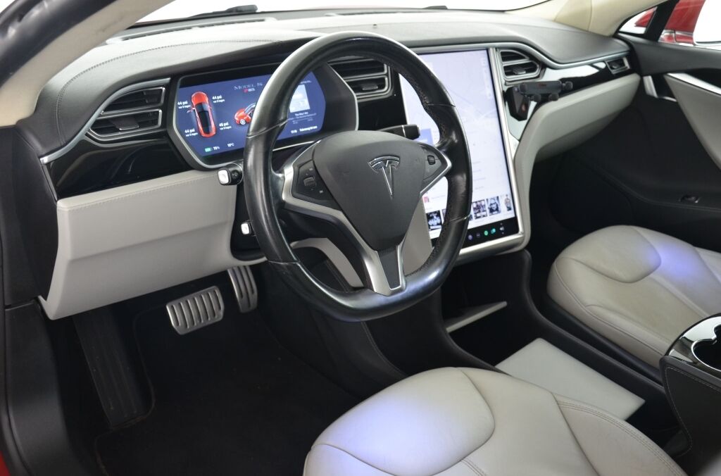 TESLA Model S 85 Performance *Free Supercharger* - Ebnat-Kappel