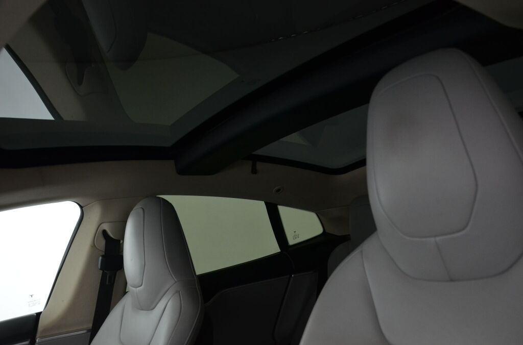 TESLA Model S 85 Performance *Free Supercharger* - Ebnat-Kappel