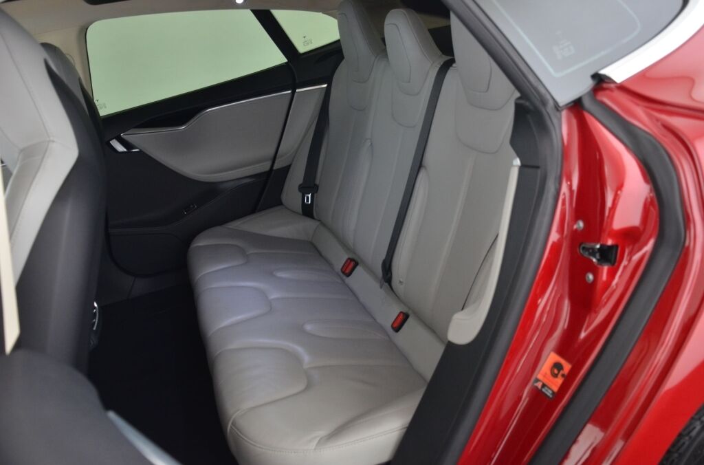 TESLA Model S 85 Performance *Free Supercharger* - Ebnat-Kappel