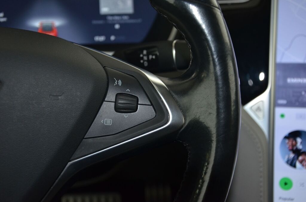 TESLA Model S 85 Performance *Free Supercharger* - Ebnat-Kappel