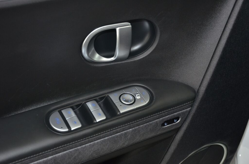 HYUNDAI Ioniq 5 First Edition 4WD *Solardach* - Ebnat-Kappel