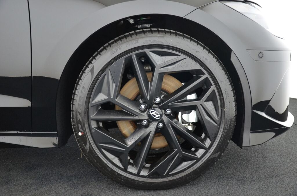 HYUNDAI Ioniq 6 Black Edition 4WD *Glasdach* - Ebnat-Kappel