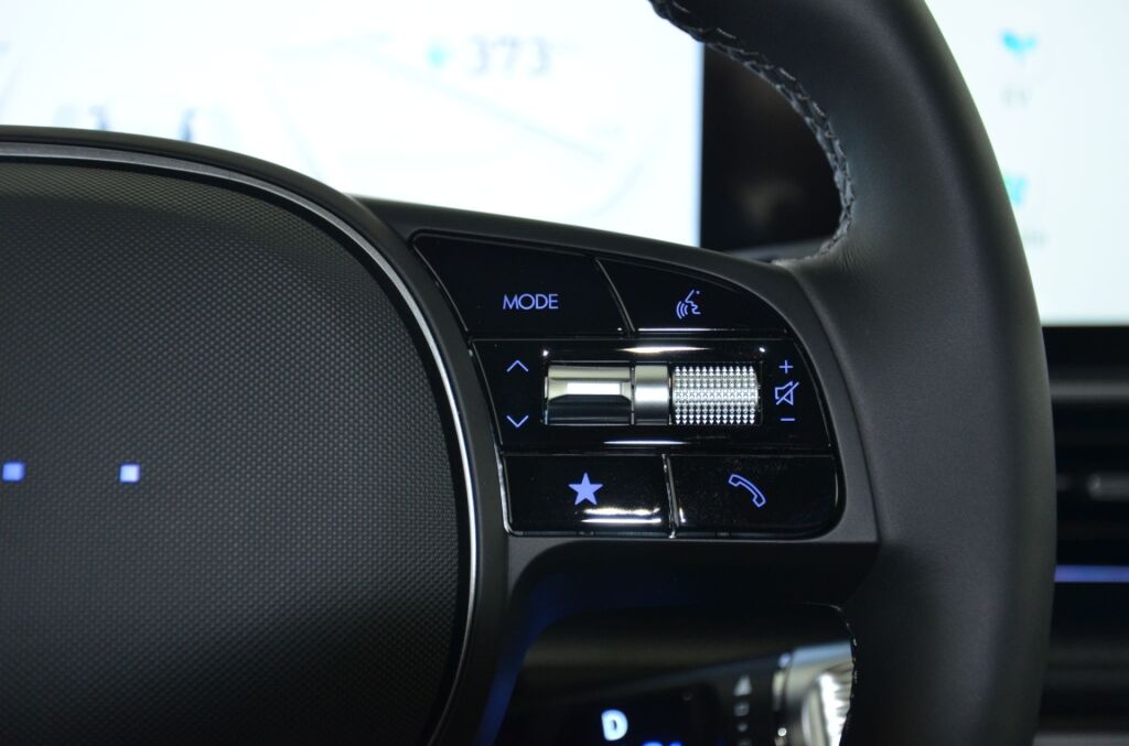 HYUNDAI Ioniq 6 Black Edition 4WD *Glasdach* - Ebnat-Kappel