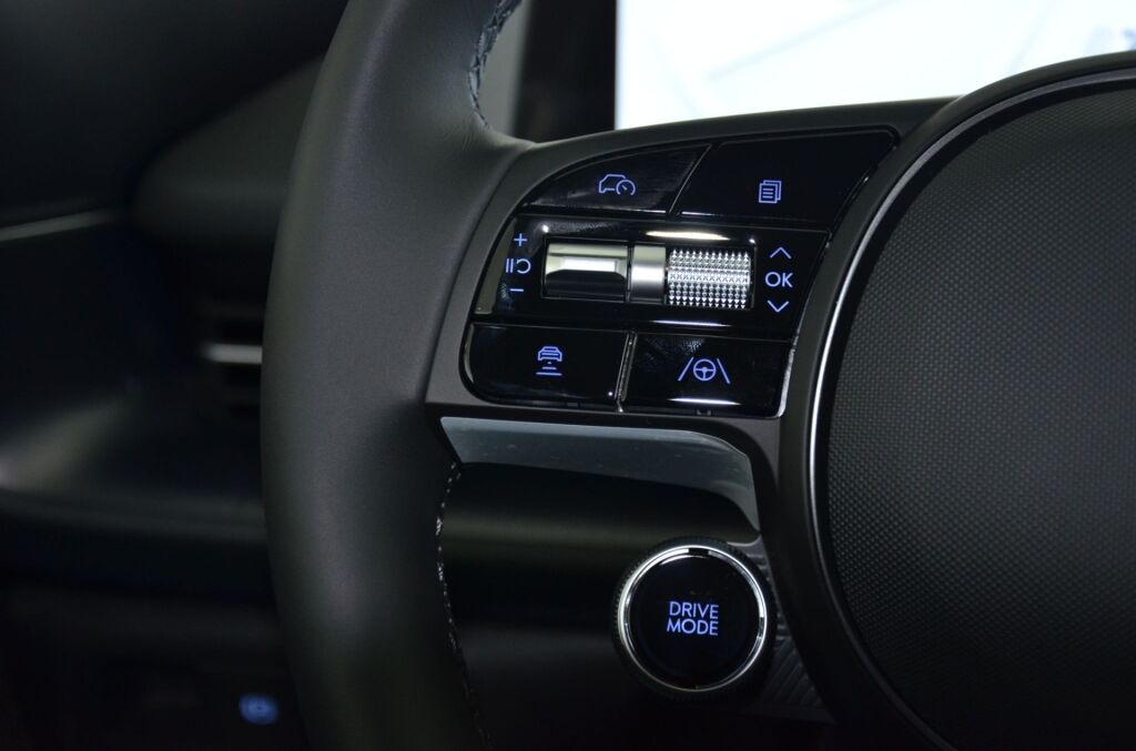 HYUNDAI Ioniq 6 Black Edition 4WD *Glasdach* - Ebnat-Kappel